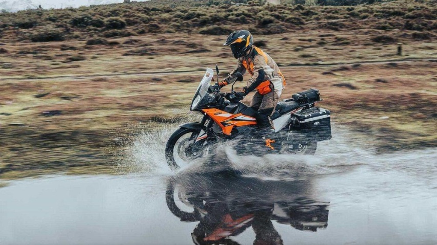 电控升级，2023款KTM 890 ADV登场