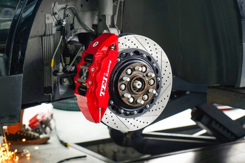 改装案例|凯迪拉克XT5改装TEI Racing前6刹车套件+后加大碟