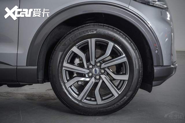 35万买大六座SUV,全新探险者对比理想ONE,选谁?