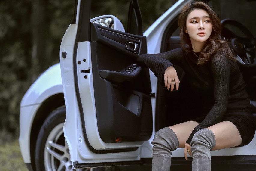[寂寞赛道] 生活中的妹妹之保时捷MACAN 郊外写真