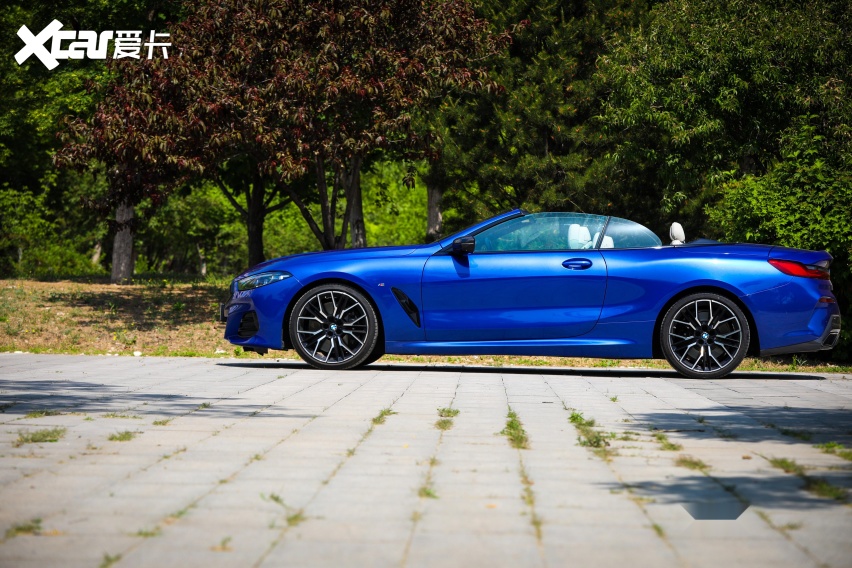 宝马8系敞篷版:驾驶的艺术