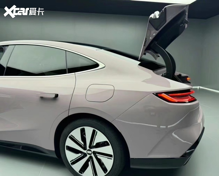 17.58万就能拿下纯电B级旗舰，有了银河E8，谁还看汉EV！