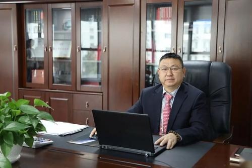 比亚迪为什么这么厉害？看看王传福的成长经历，果真是个“狠人”