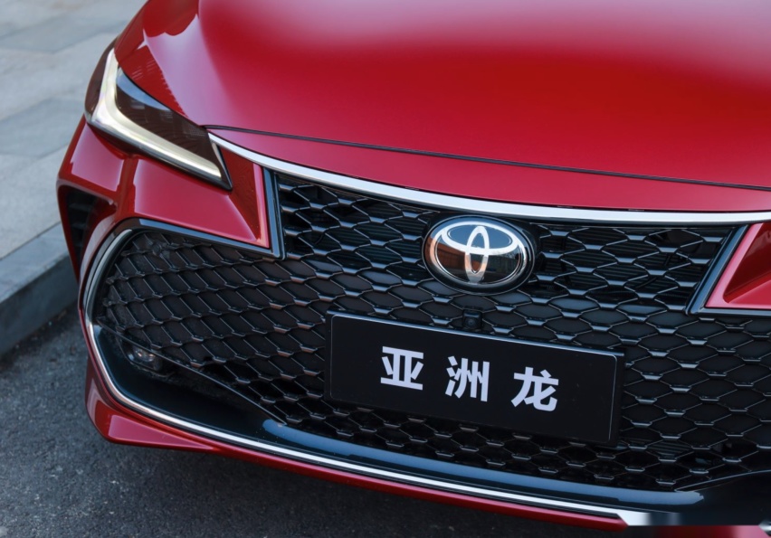 顶配和最低配差价8万，2022款丰田亚洲龙车型跨越有多大？