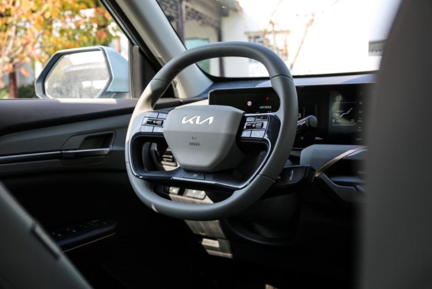 15万级合资纯电SUV，百变座舱够给力，起亚EV5了解一下
