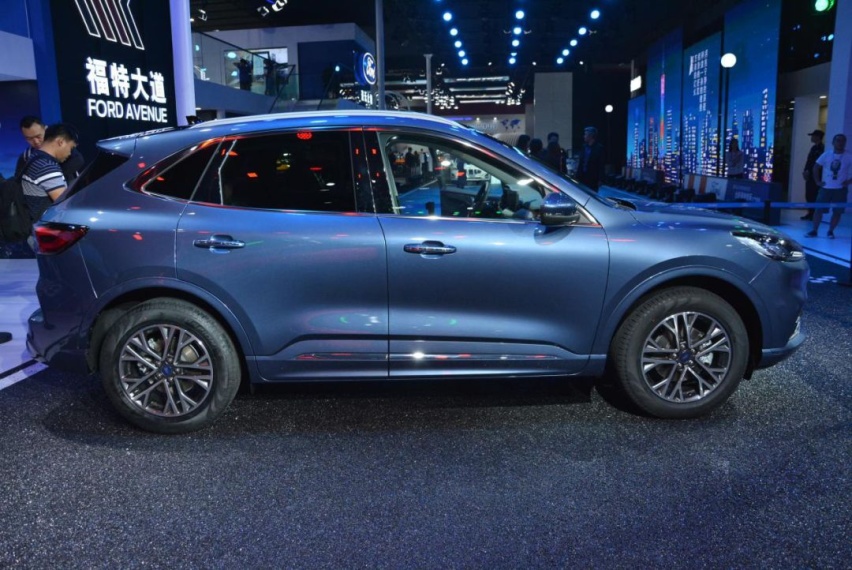 换代对新秀，全新丰田RAV4对比福特锐际，谁才是当红一哥