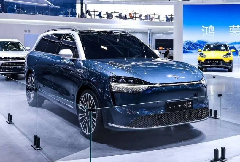 奇瑞风云T11首发亮相、定位准大型车，主品牌向上策略逐渐清晰