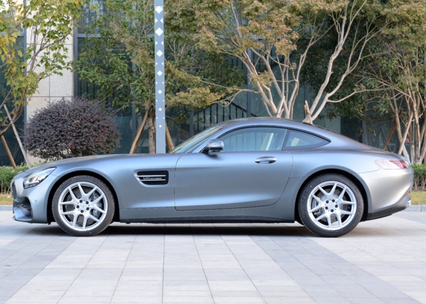 奔驰是如何征服操控粉的？用4秒破百的AMG GT，毫无压力
