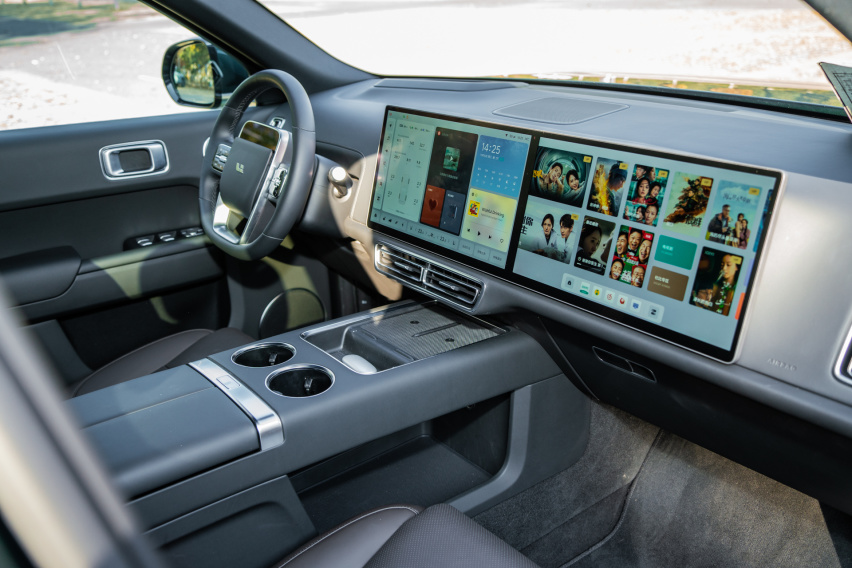 理想L8中大型SUV 智能驾驶很好用 车内娱乐设施丰富