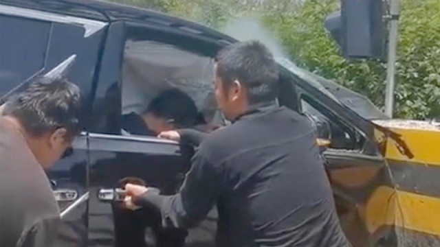 亚洲特供雷克萨斯LM：撞车后车门锁死，是减配了还是功能缺陷？
