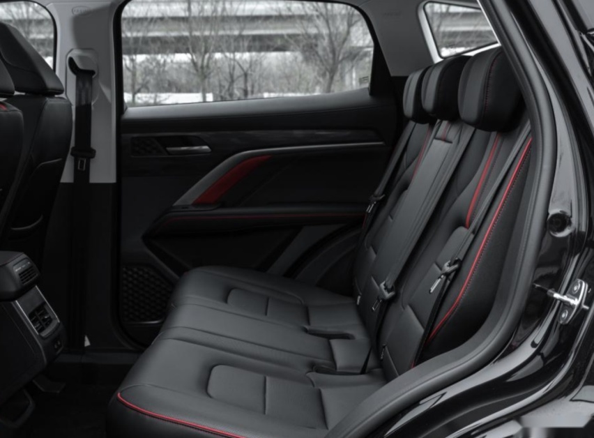 预算10万买家用SUV，这俩车怎么选？