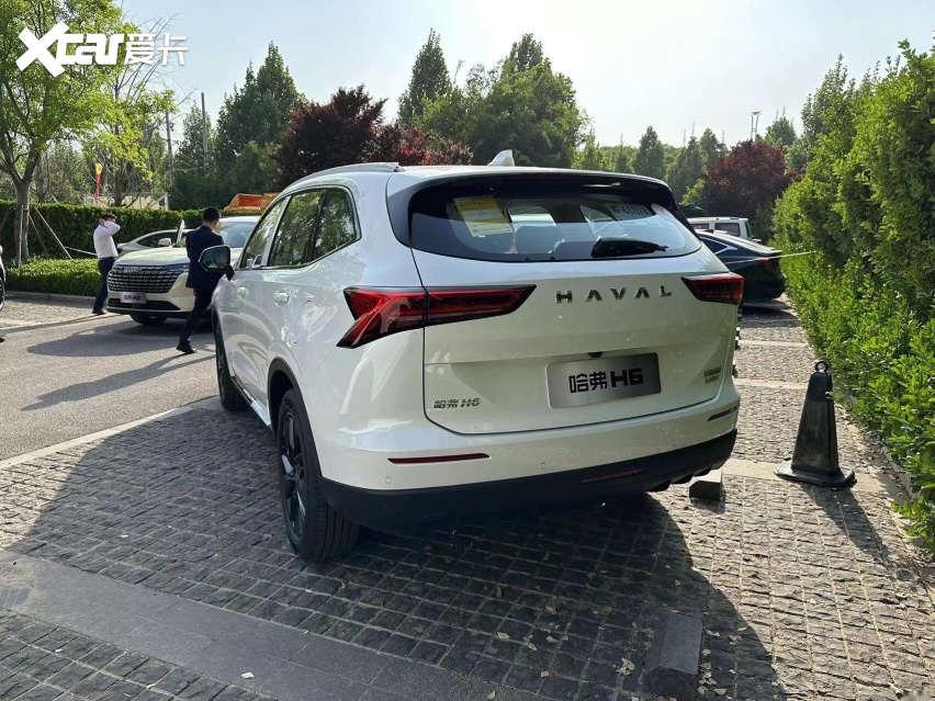 车身侧面延续了第三代车型饱满且硬朗的轮廓,不过,第四代哈弗h6将针对