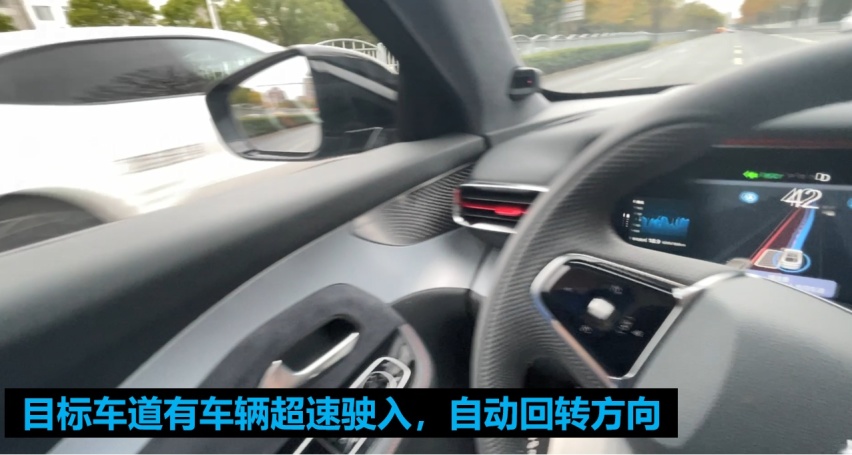 不藏着掖着了，这是2022年我开过的智能驾辅能力最强的车