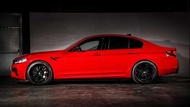 四门V8大对决 你选宝马M5还是奔驰AMG E63