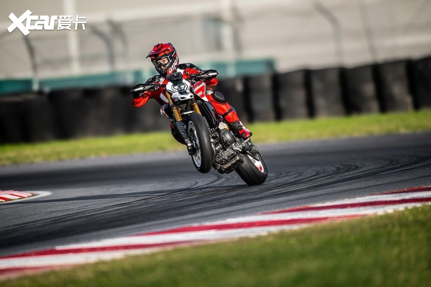 全新杜卡迪Hypermotard V2发布