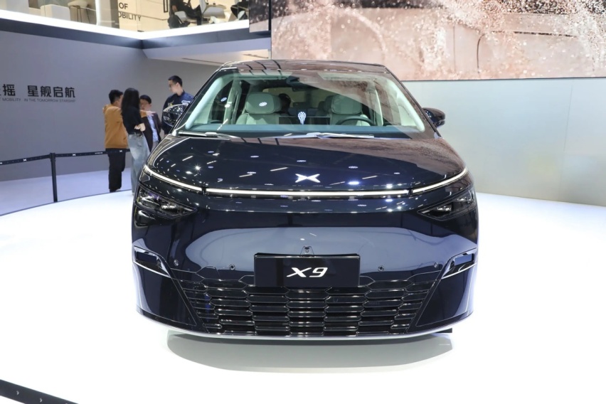 中大型MPV“新卷王”，标配双腔空悬+后轮转向，小鹏又要火了