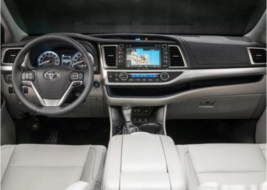 30万预算选7座SUV，选汉兰达还是雪佛兰开拓者