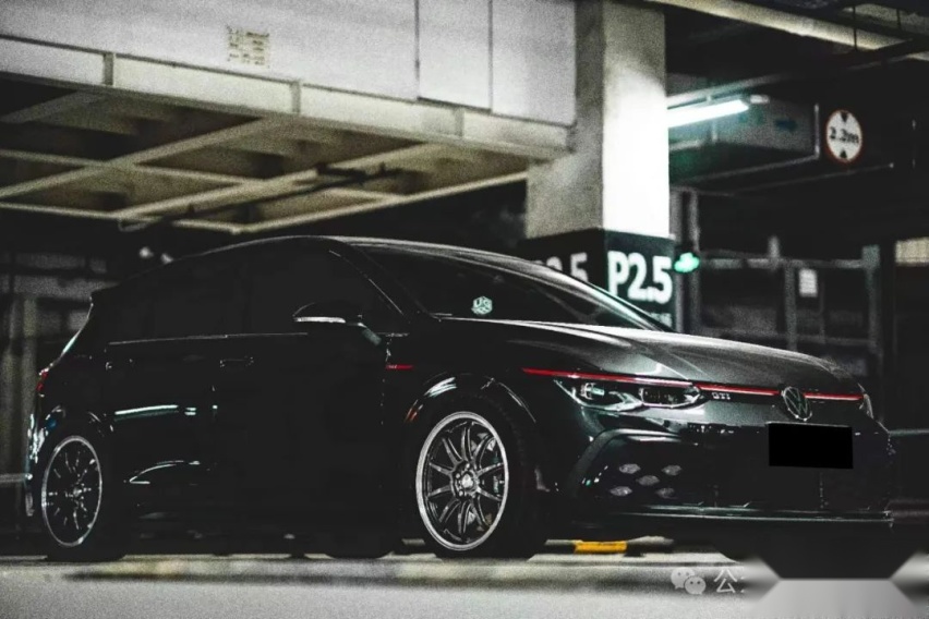 走街风的大众8代高尔夫GTI，一切都拿捏得恰到好处