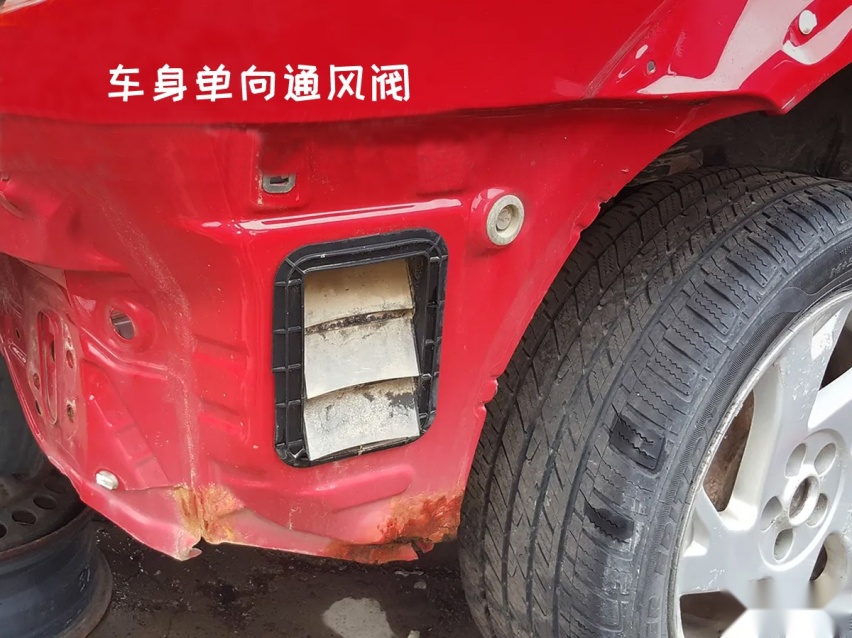 汽车空调把风吹进车内，然后又从哪里排出车外呢？