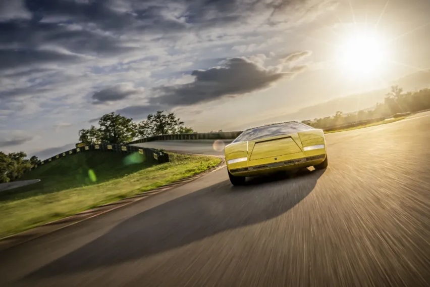解密车史丨耗时25000小时，兰博基尼复原Countach LP 500原型车