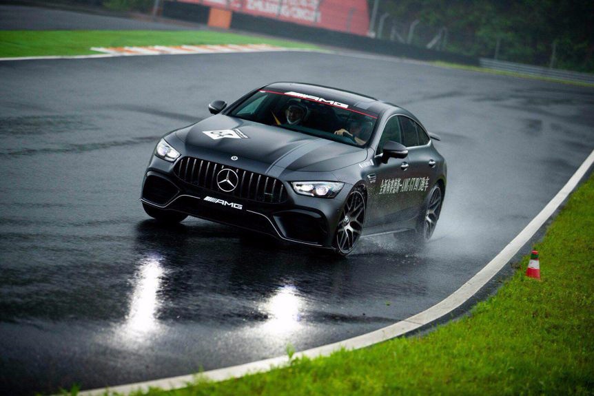 雷厉·风行 试驾AMG GT 四门跑车