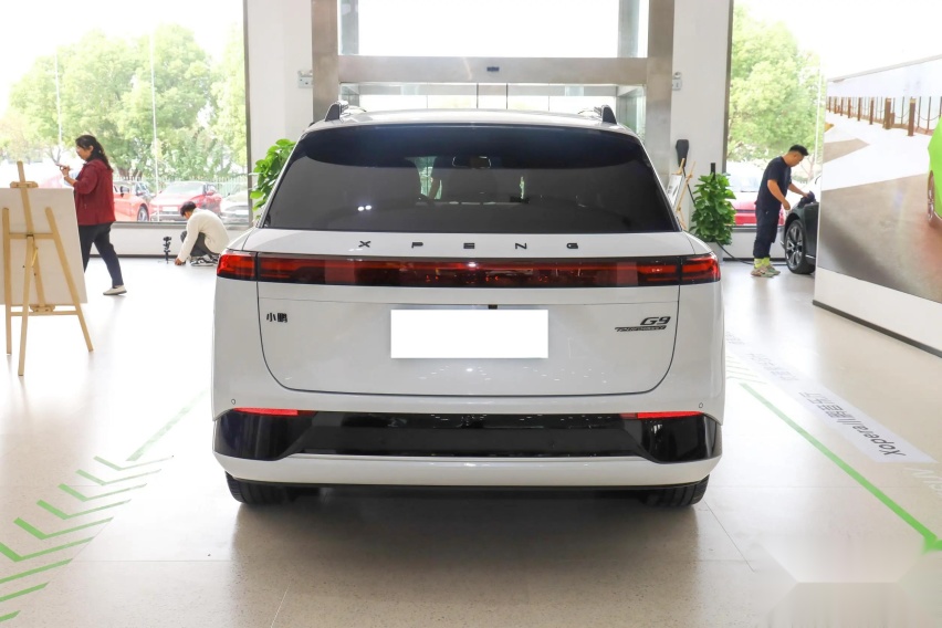 适合女生开的两款新能源SUV,座椅通风加热按摩都有,好开还安全