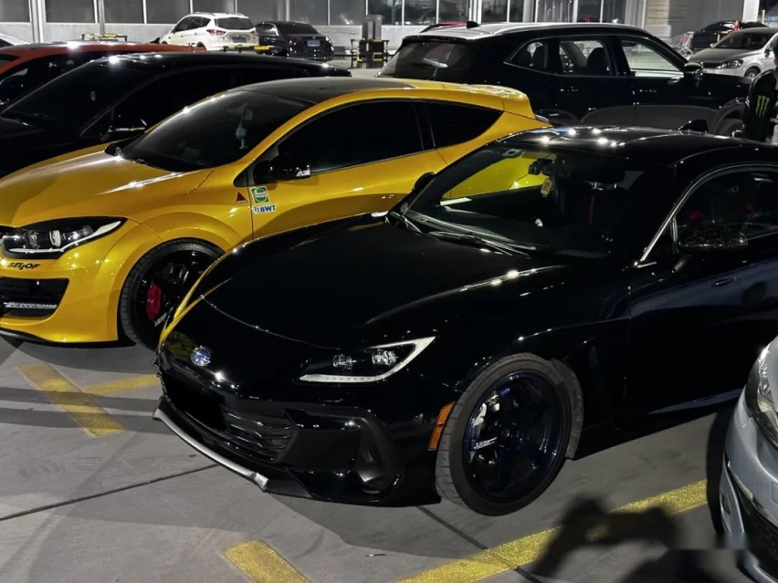 等了两年半的斯巴鲁BRZ ZD8，到手后迫不及待改装一番来圆梦