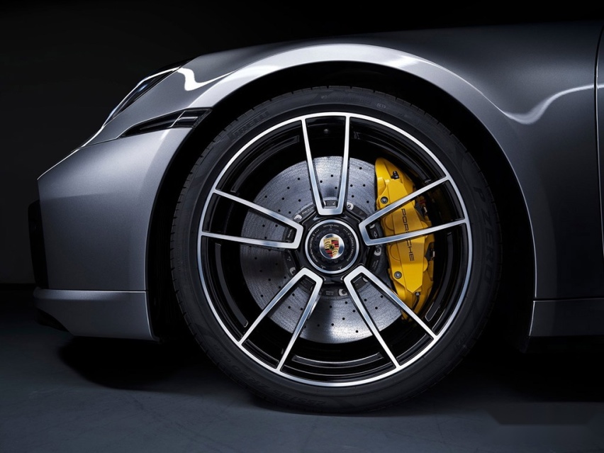 3秒内破百，动力大幅升级，聊保时捷全新911 Turbo S