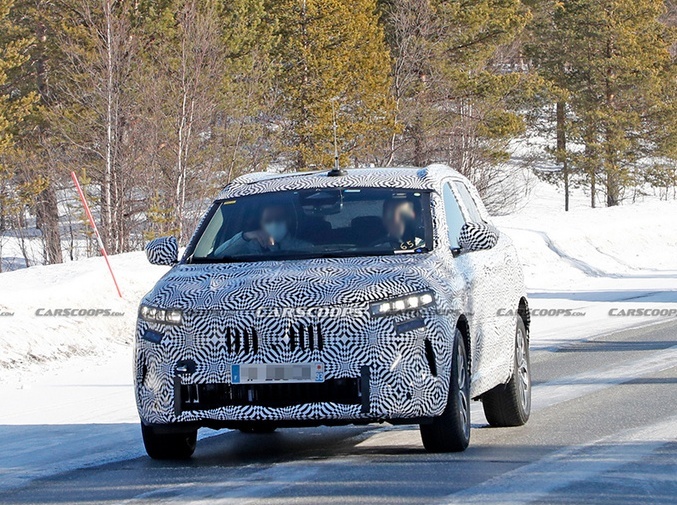 與逍客同平臺(tái)打造 雷諾新款科雷傲諜照曝光 與逍客同平臺(tái)打造 雷諾新款科雷傲諜照曝光