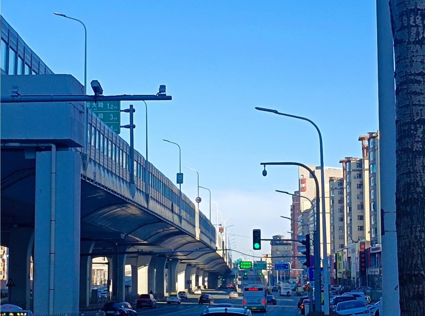又一交通规则来袭 堵车“闯绿灯”也属违法 最高罚款200元并扣2分