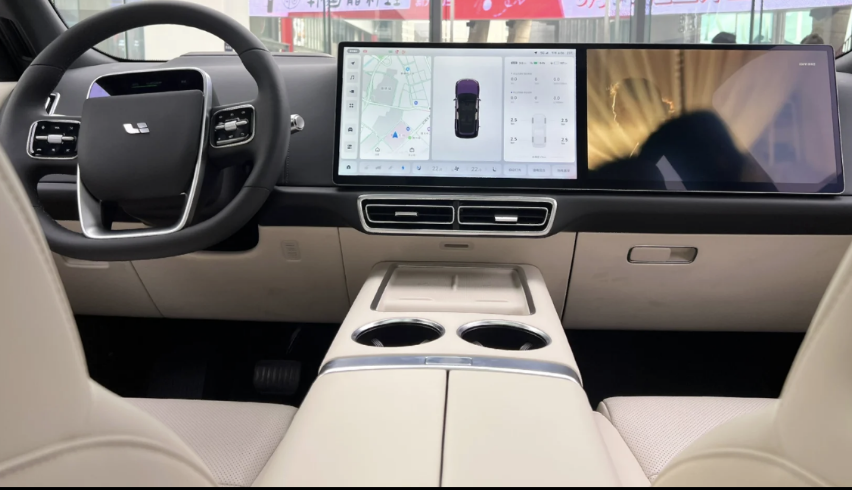 中大型SUV“优选”：理想L8，配置完善，续航表现理想，适合家用