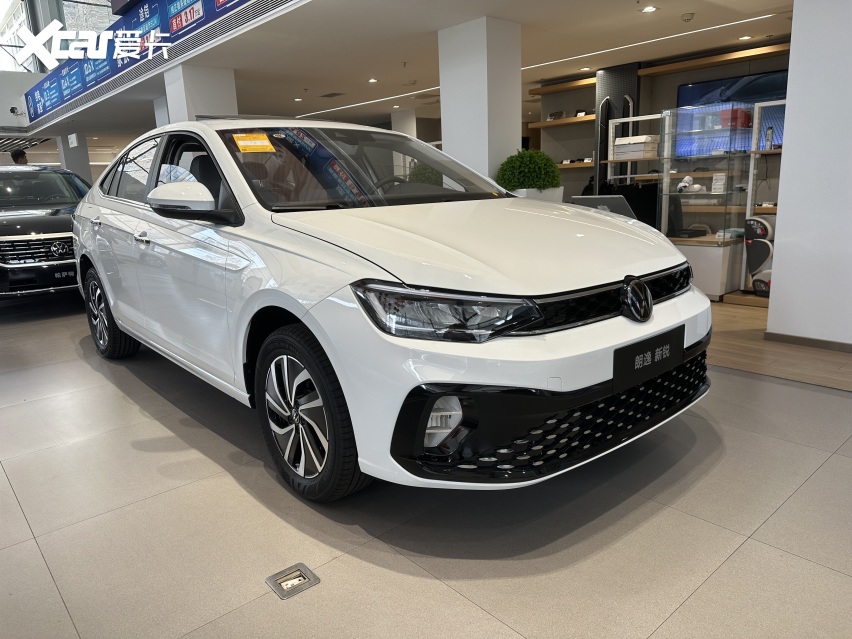 上汽大众朗逸新锐的出众版8万元即可获得,虽是入门款但是在配置方面却