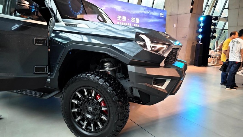 机甲风硬派SUV 体验猛士917 预售价70万元起的狠角色