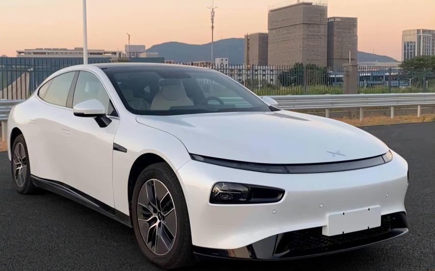 小鹏P7新增车型上市，靠出行市场充销量？真正该解决的是品牌定位