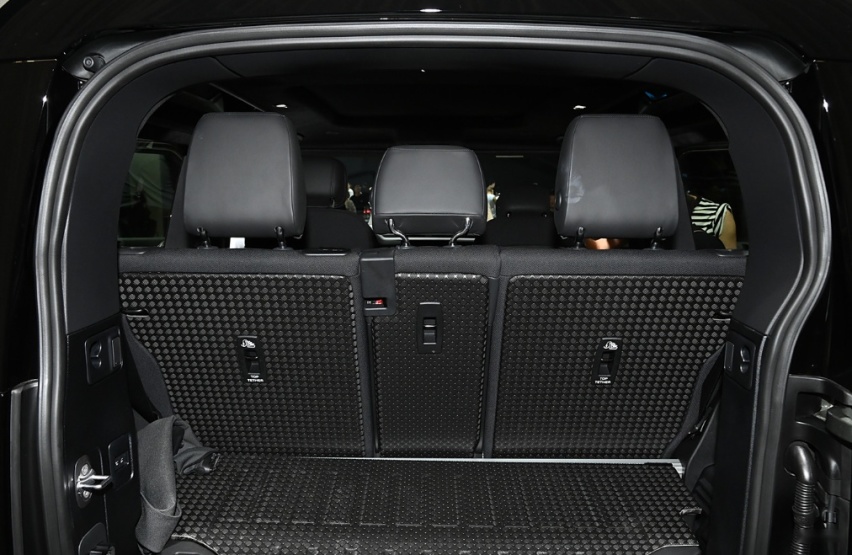 最大功率386kW，标配全时四驱系统，路虎卫士5.0T车型值得入手吗？