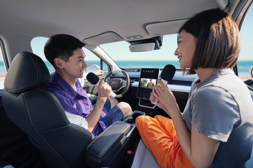 哪吒AYA卖7.38-8.38万元，到底便宜不？
