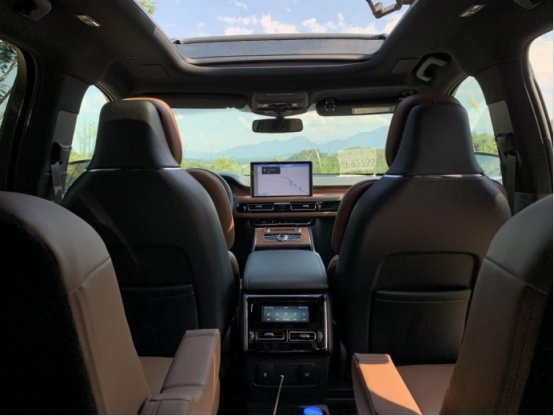 全系标配3.0T V6发动机——陆地上的“飞行器”