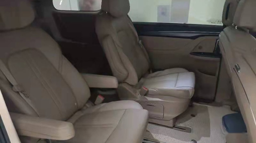 面对丰田赛那，别克GL8为啥选择了“加5千”卖？