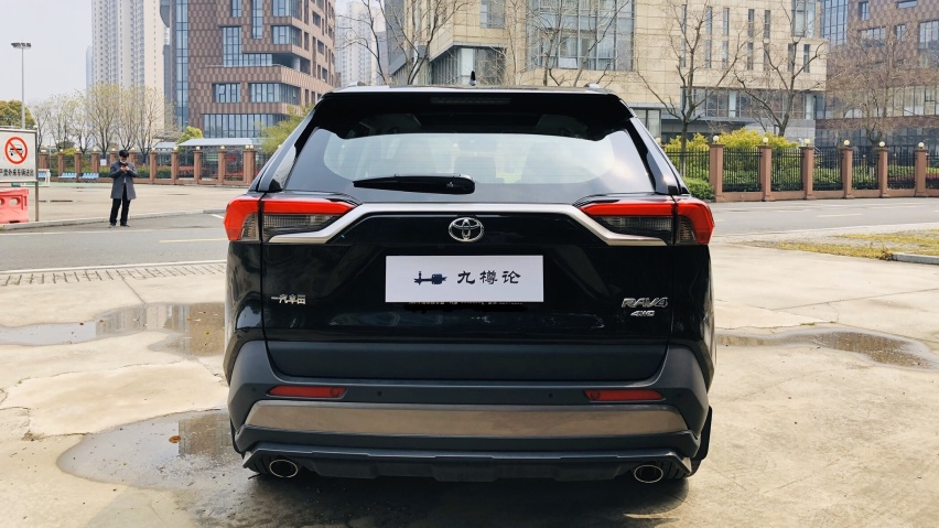 谁说城市SUV就不能霸气侧漏？丰田RAV4 荣放