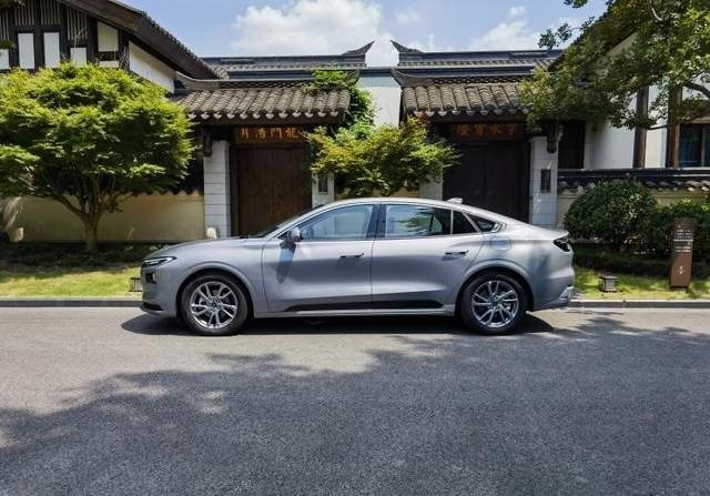 福特蒙迪欧1.5T车型正式亮相 进一步降低起售价格
