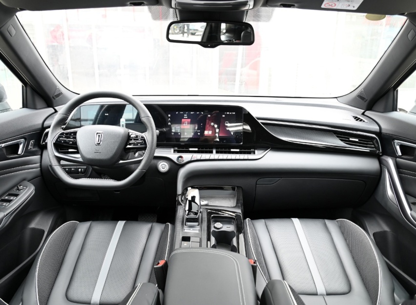 两款适合毕业生代步的小型SUV：10万即高配，颜值也到位