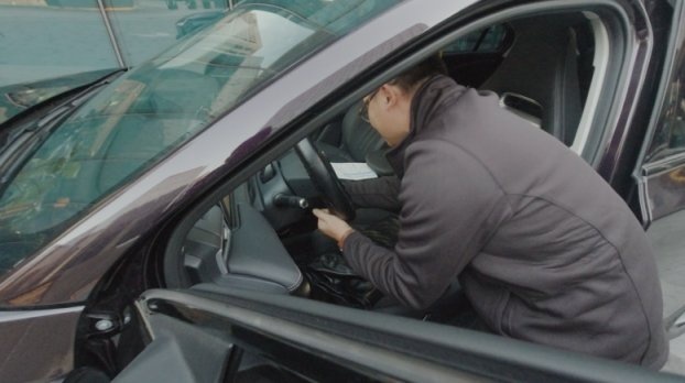 动动手指交交钥匙即可满电启程，哪吒车主：简直是“保姆式”服务