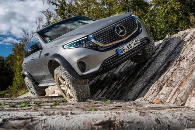 戴姆勒发布奔驰EQC 4X4²，电动越野时代真的快来了