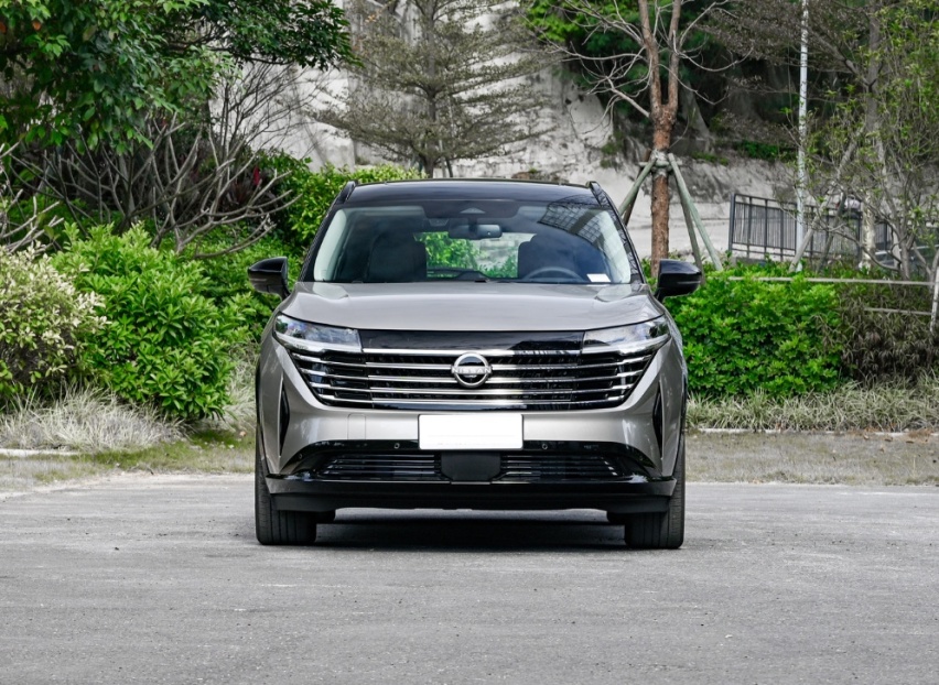 日产推出的全新中大型SUV，车长超5米1，标配2.0T+9AT