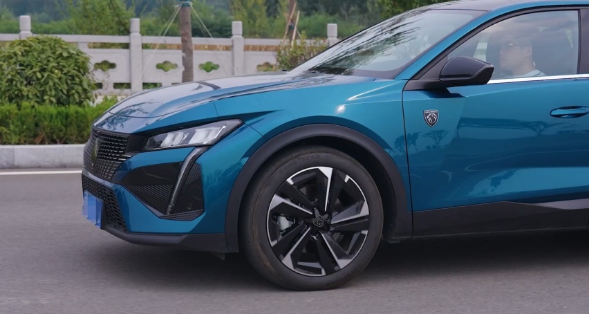 【标致408X长测33】什么是运动？开过标致408X之后，你就知道了！