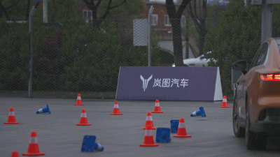 国家队造的豪华轿车，开着值30多万吗？