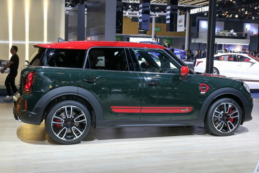 MINI JCW COUNTRYMAN搭载2.0T高功率排量