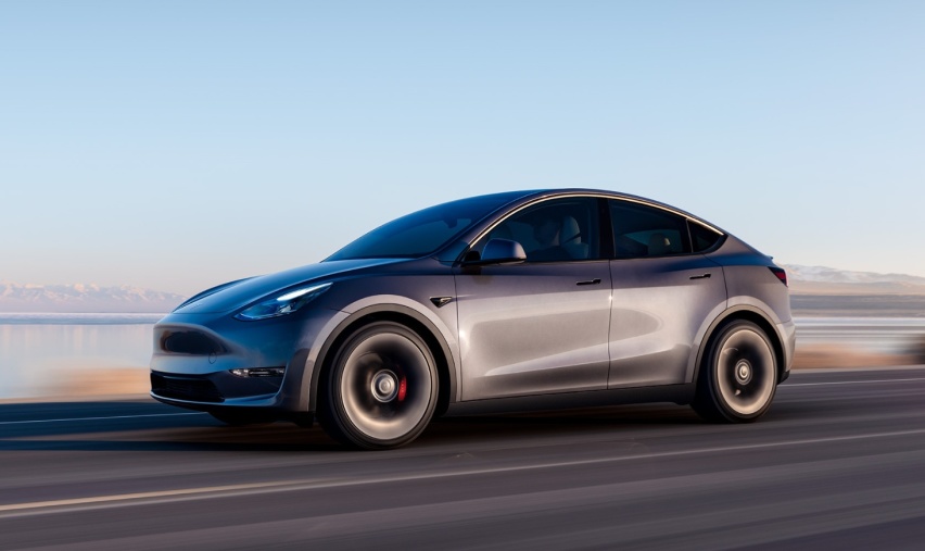 手握30万，选极狐阿尔法T还是特斯拉Model Y？