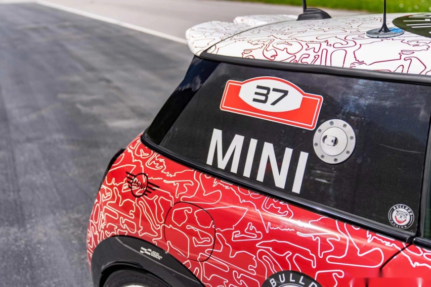 全新MINI JCW荣获纽博格林24小时耐力赛小组冠军