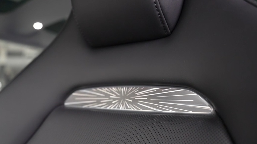 多处改动都在哪？静态品鉴Model 3高性能版，想试驾的心蠢蠢欲动
